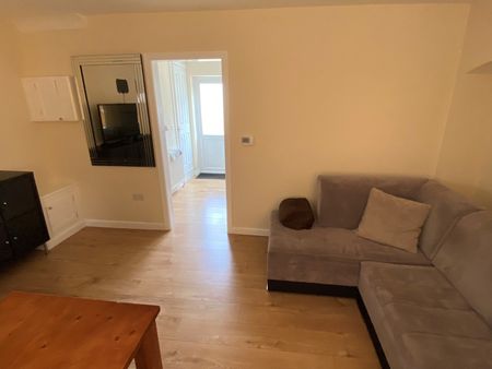 2 Bed Terraced House, Dolphin Lane, B27 - Photo 3