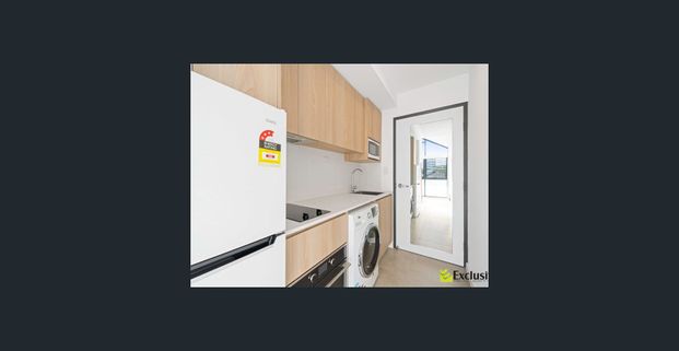 Beautifully presented and moments to everything! - Photo 1