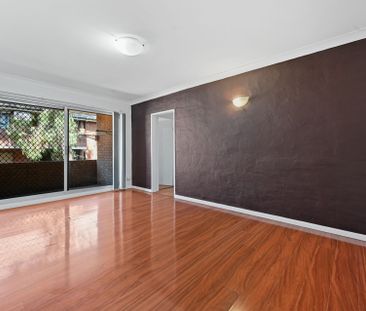 Well Presented 3 Bedroom Apartment - Photo 1