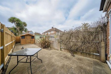 2 bedroom flat to rent - Photo 5