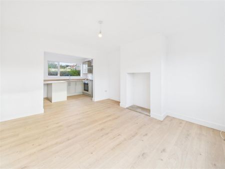 2 bedroom Semi-detached house to rent - Photo 2