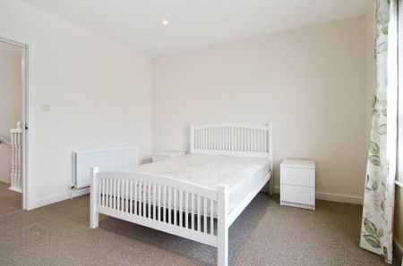 11 Mill Road, Saintfield, Ballynahinch, BT24 7FF - Photo 2