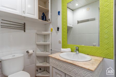 Basic apartment in the Barceloneta area - Photo 2