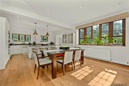 8 bedroom semi-detached house to rent - Photo 5
