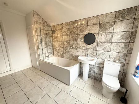 2 bedroom end of terrace house to rent - Photo 3