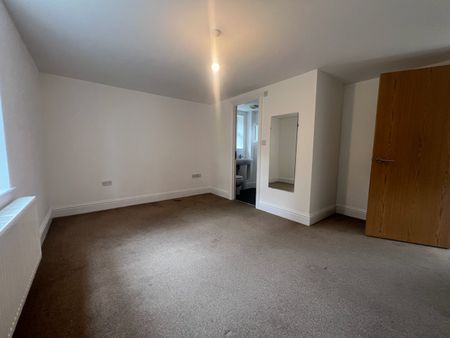 1 Bed Maisonette, Knowle Road, BS4 - Photo 2