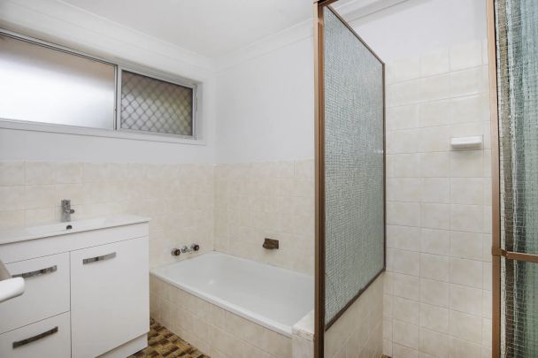 Spacious family home + separate studio, minutes to the beach! - Photo 1