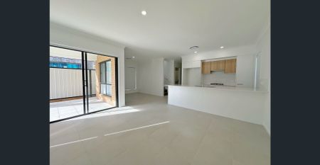 Charming 4-Bedroom Two-Storey Home for Rent in a Beautiful Neighborhood - Photo 2