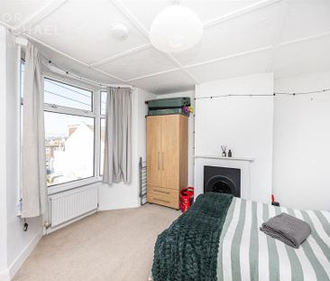 4 bedroom terraced house to rent - Photo 3