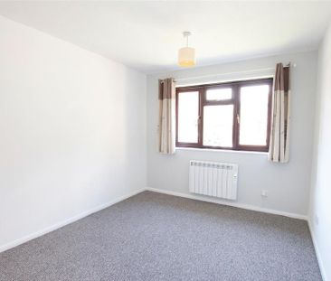 2 bedroom semi-detached bungalow to rent - Photo 2