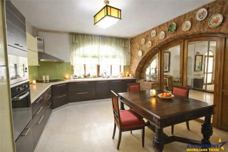 Rezidenta cu personalitate, pe 120 mp, Centrul Istoric, Brasov - Photo 2
