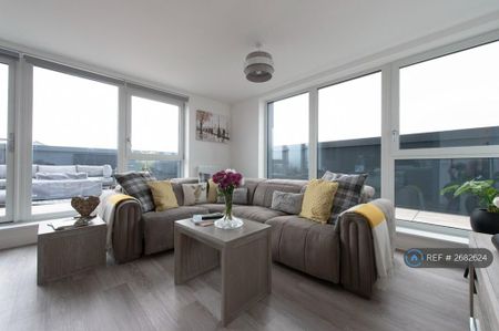 2 bedroom penthouse to rent - Photo 4