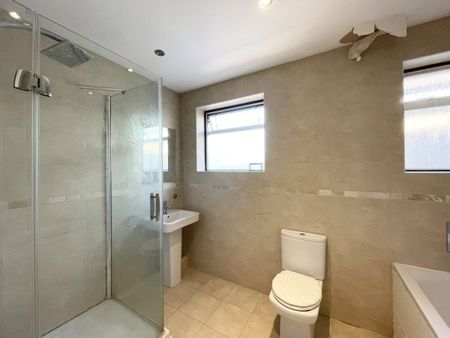 Thorntons Farm Avenue RM7 0TU, Property for rent - Photo 5