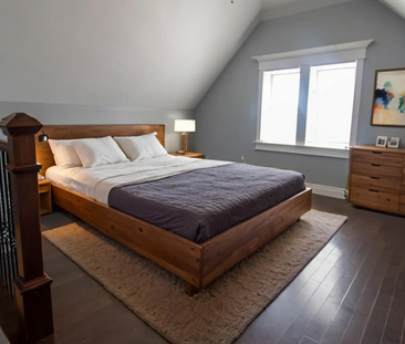 Beautiful 2-Bedroom Detached Home for Rent in Niagara Falls! - Photo 2