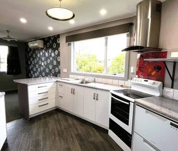 Modern Family Home - Photo 3