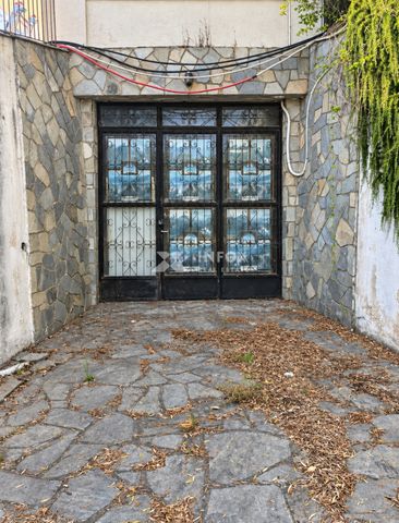 Διατίθεται προς ενοικίαση μοναδική, αυτόνομη επαγγελματική αποθήκη 200 τ.μ. σε οικιστική περιοχή του Πανοράματος. - Photo 2