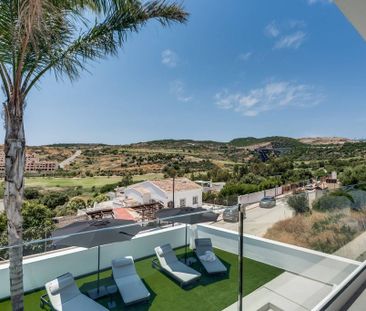 4 bedroom luxury Villa for rent in Estepona, Spain - Photo 6