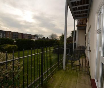 1 bedroom flat - Photo 2