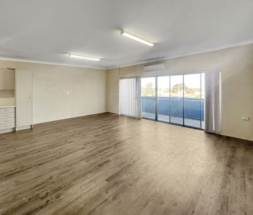 *APPLICATION APPROVED*Upstairs 2 bedroom unit - Photo 3