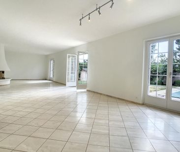 Superb villa with pool and garden - Photo 1