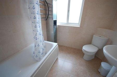 Ruislip Court, Raleigh Close, Ruislip, Middlesex, HA4 - Photo 5