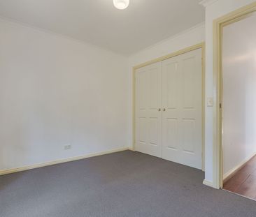 Charming 3-Bedroom Home in Roxburgh Park - Photo 2