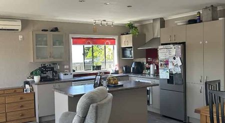 Spacious 4-Bedroom Home in Prime Taradale Location - Photo 3