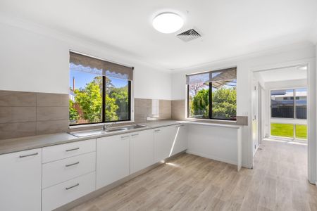 LAKESIDE SUBURB OF CAREY BAY - Photo 3