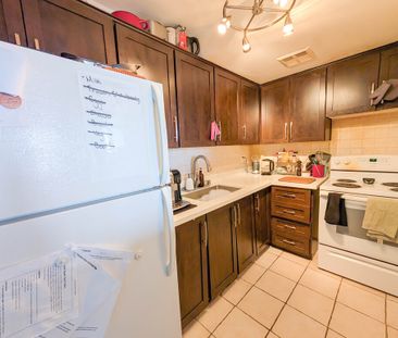 **ALL INCLUSIVE** Beautiful 2 Bedroom Condo in Hamilton!! - Photo 4