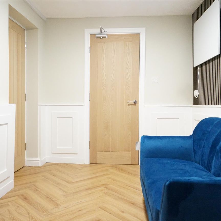 Flat A, 51 Holyhead Road - Photo 1