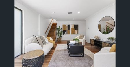 ELEVATED GOLF COURSE RESIDENCE WITH EXPANSIVE ENTERTAINING! - Photo 4