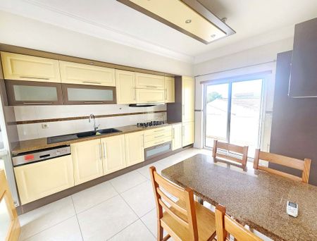 Luxury Townhouse for rent in Loulé, Distrito de Faro - Photo 4