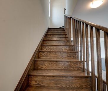 For Lease - 22 Griffith Street, Aurora, Ontario - Photo 3