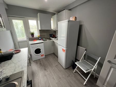 2 Bed Flat, College Road, HA3 - Photo 5