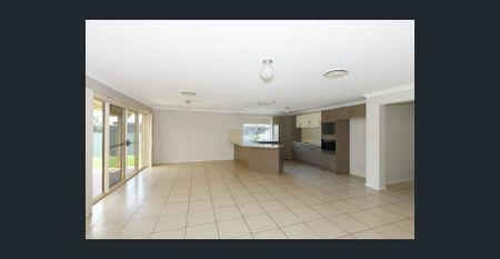 Modern Family Home - Photo 3