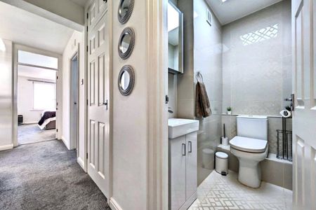 West Parade - Photo 4