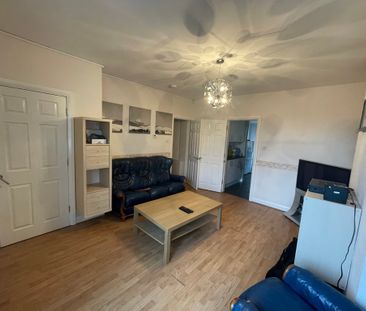 Rockingham Avenue, Tang Hall - P2169 - Photo 4