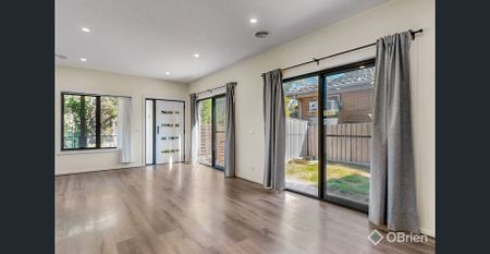 Contemporary Comfort Meets Low-Maintenance Living - Photo 5