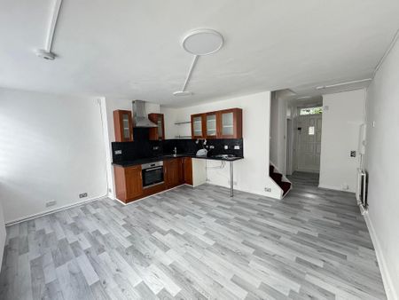 1 bedroom in a house share to rent - Photo 5