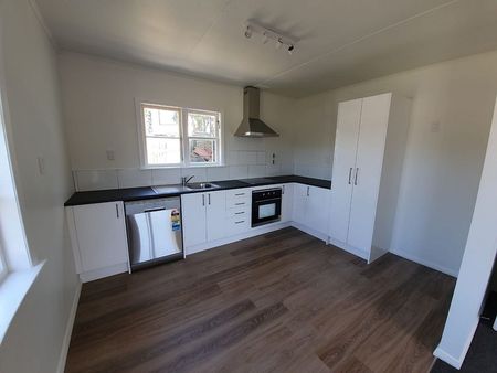 Spacious, Renovated 3 Bedroom Home – Ready to Move - Photo 2