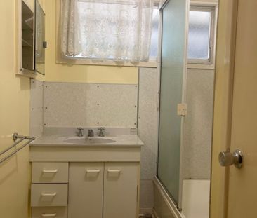 3 Bedroom House Neat & Tidy with Outdoor Area Undercover - Photo 6