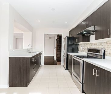 For Lease - 127 Bleasdale Avenue, Brampton, Ontario - Photo 3