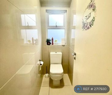 1 bedroom in a house share to rent - Photo 5