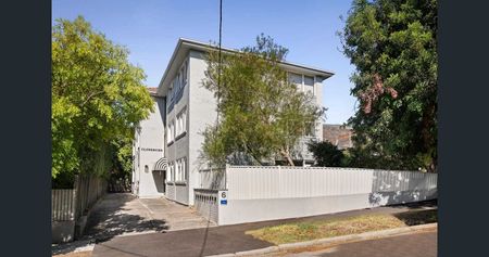 Contemporary charm in a convenient location - Photo 5