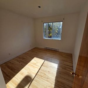 🏡✨ 3 ½ À LOUER – FRAÎCHEMENT RÉNOVÉ ! ✨🏡 - Photo 2