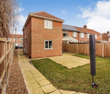 5 bedroom semi-detached house to rent - Photo 2