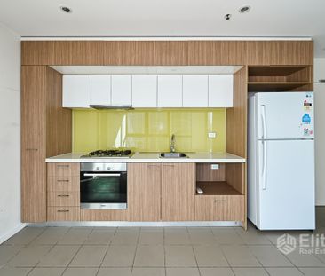 2 Bedroom 2 Bathroom Apartment in Melbourne Star - Photo 3