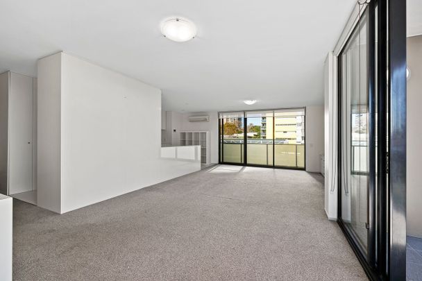 Stylish Two Bedroom Residence - Photo 1