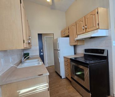 #2 11839 45 Street Northwest - Photo 4