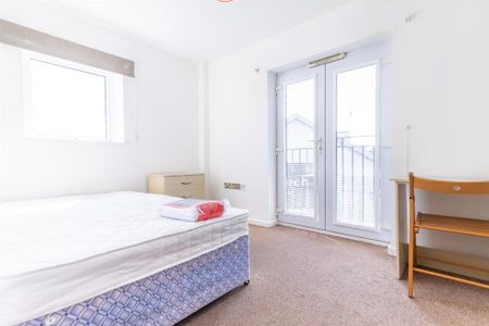 4 bedroom apartment to rent - Photo 4